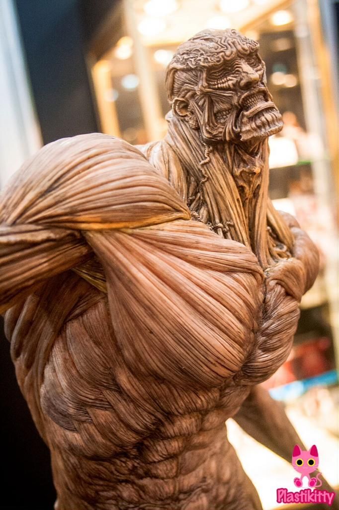 colossal titan statue by good smile company